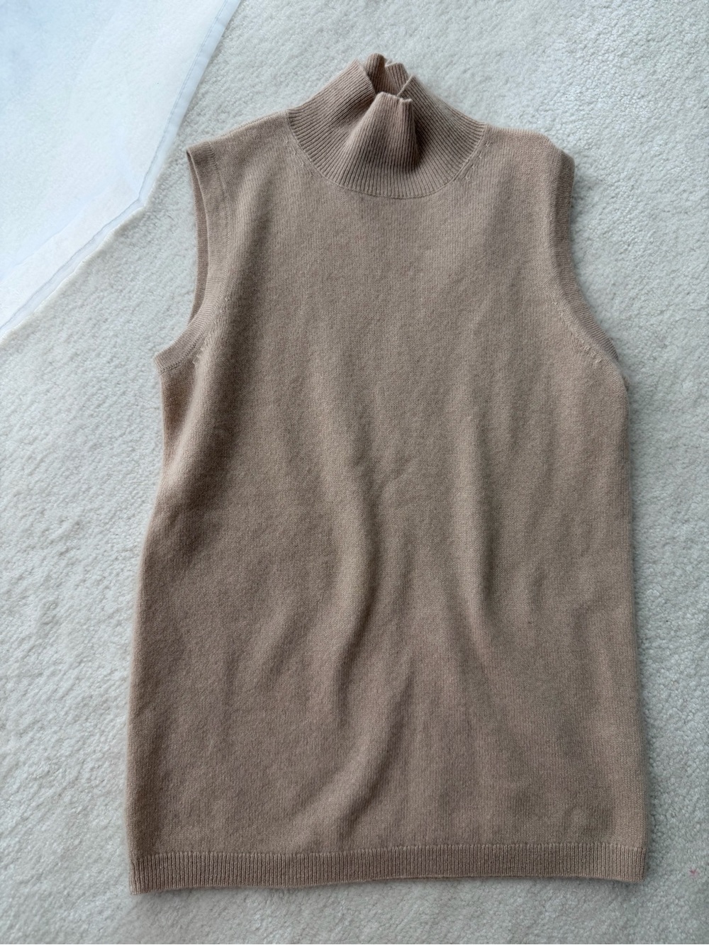 BNWOT C by Bloomingdale's Beige Cashmere Sleeveless Turtleneck Sweater